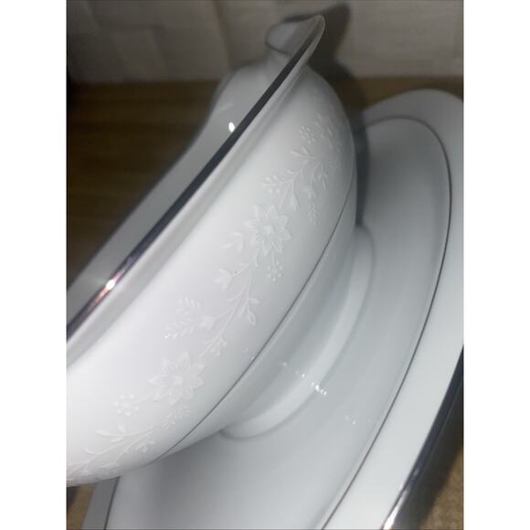 Noritake Buckingham 6438 Gravy Boat Attached Plate Retired Platinum Band - Picture 4 of 6